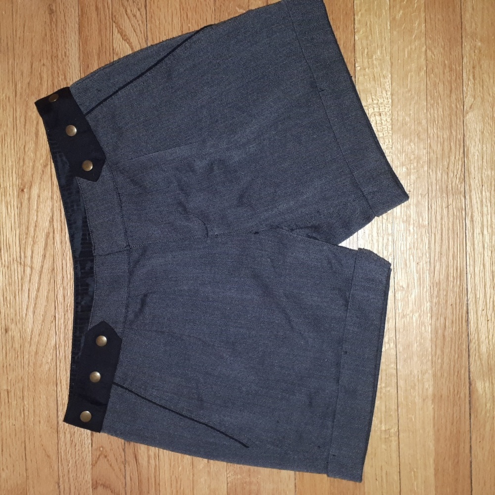 Gentle fawn pleated shorts with brass detail grey sz 4